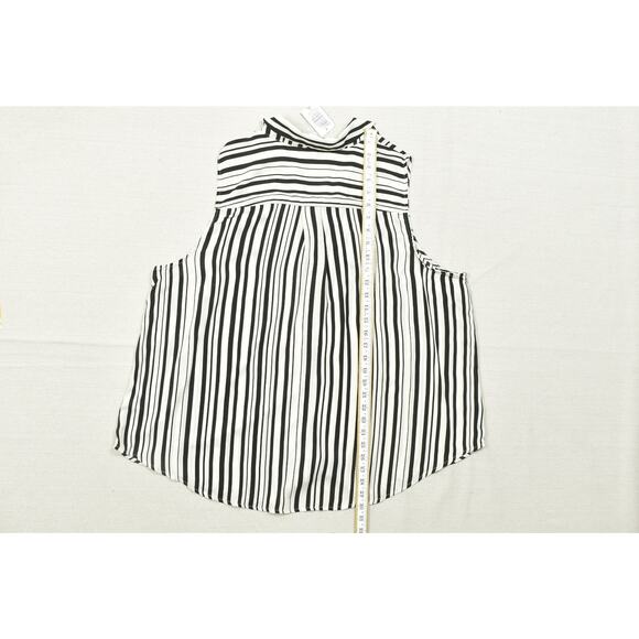 NEW Torrid Plus Size 3X Madison Georgette Sleeveless Button-Up Shirt - Picture 4 of 8